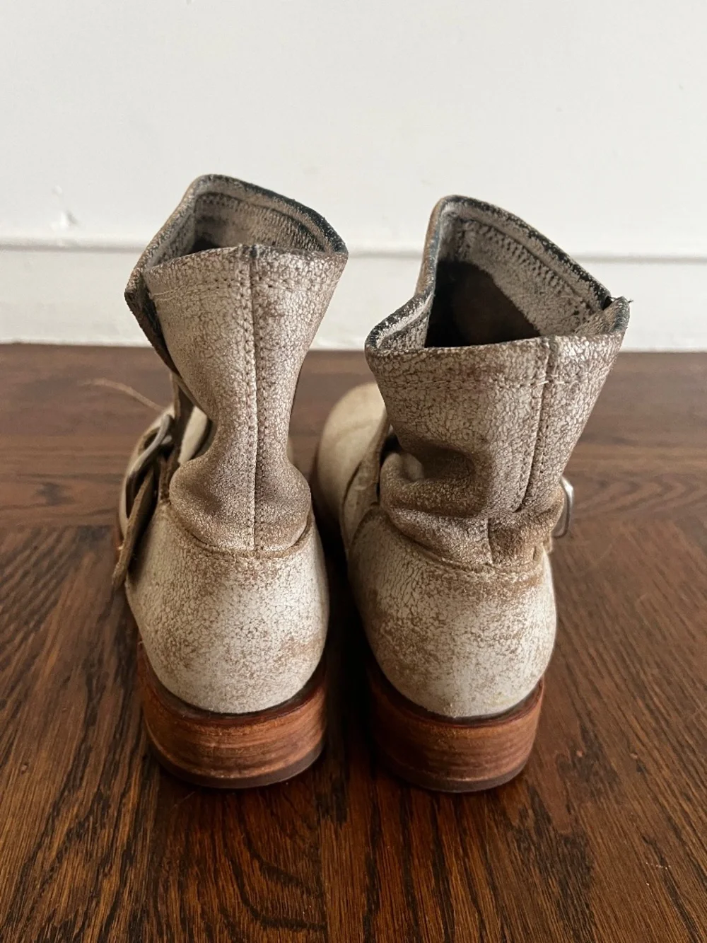 Frye Veronica women's 6 distressed white leather